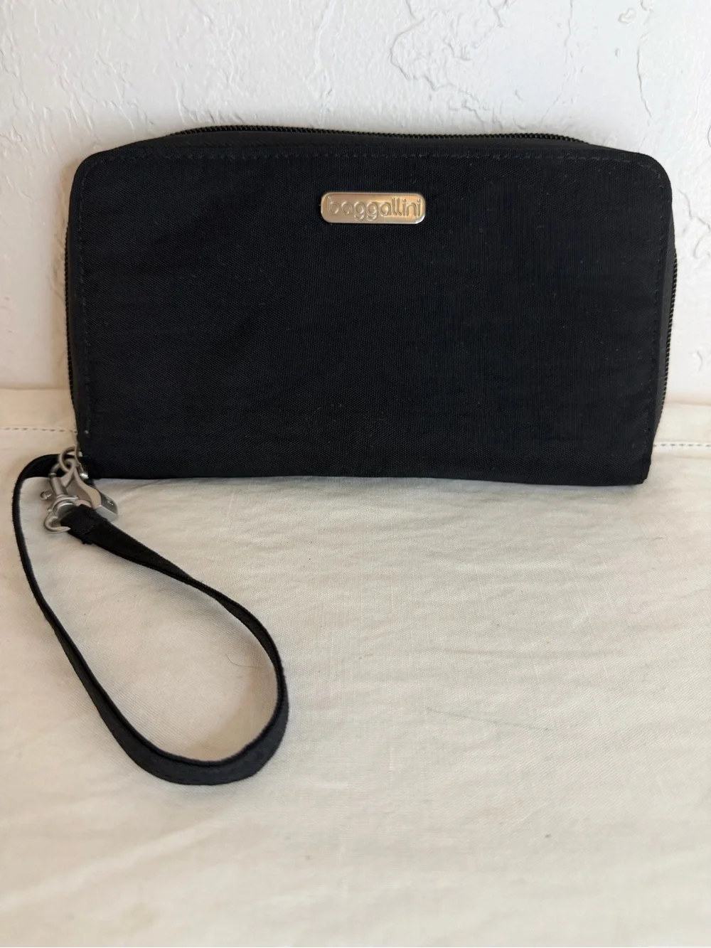 Baggallini Black Zip-Around Wristlet Wallet RFID